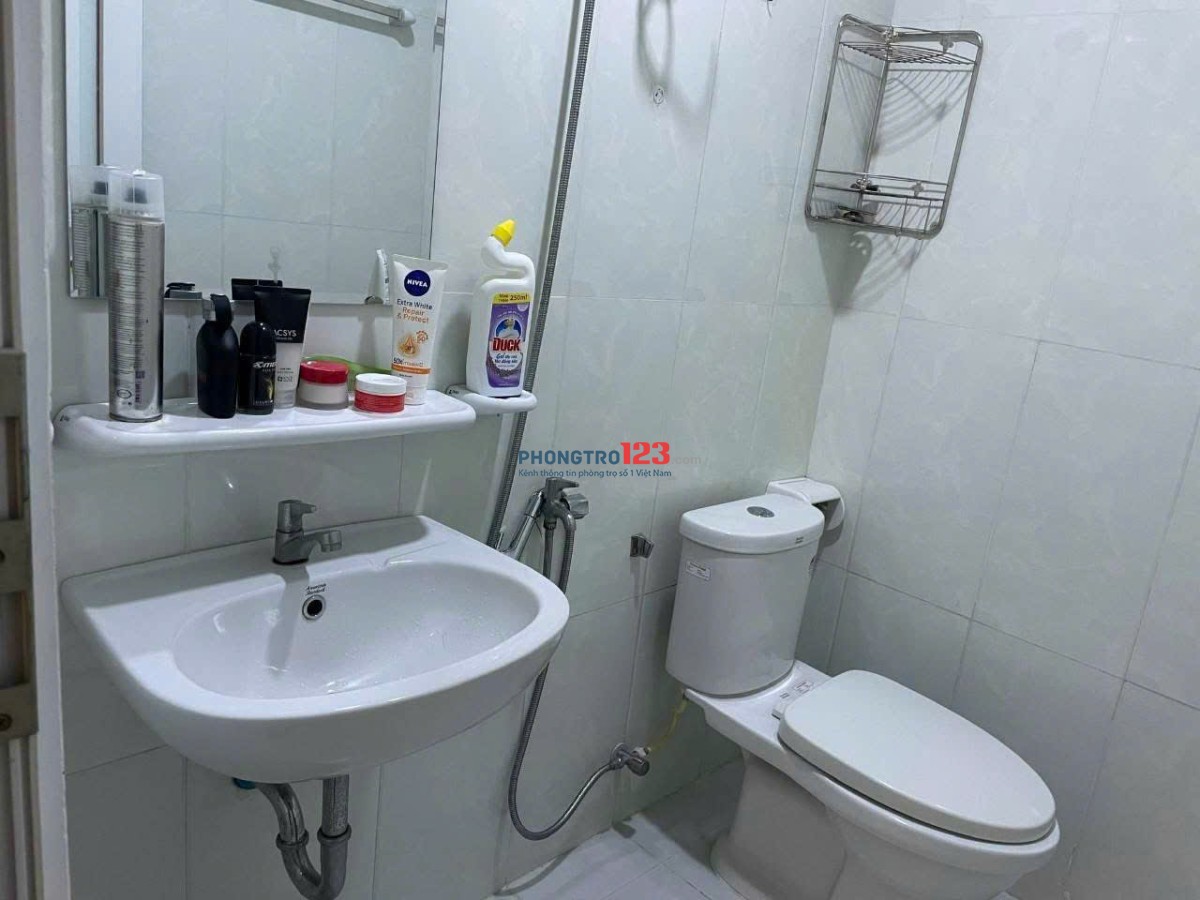 Giá 10tr/tháng, Chung cư Screc, 58m2, 1PN, 1WC, Nội thất đủ, Nhà khá mới.