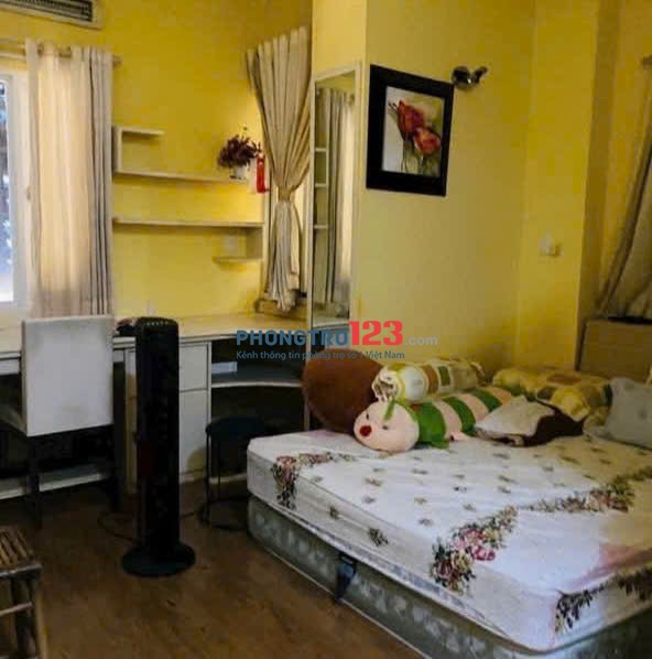 Chung cư D5, đường D5, Bình Thạnh: 3p ngủ, 15tr, 105m2, Full NT