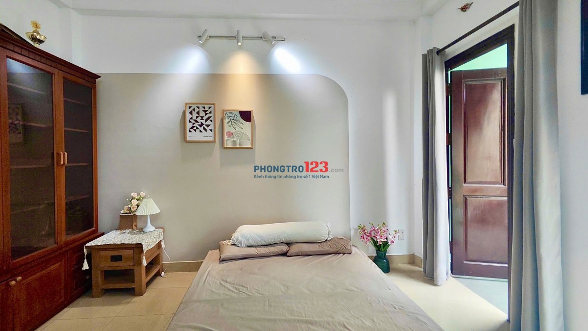 Phòng balcon mặt tiền Huỳnh Khương Ninh Đakao gần Công viên Lê Văn Tám gần Cầu Bông Tân Định Quận 1