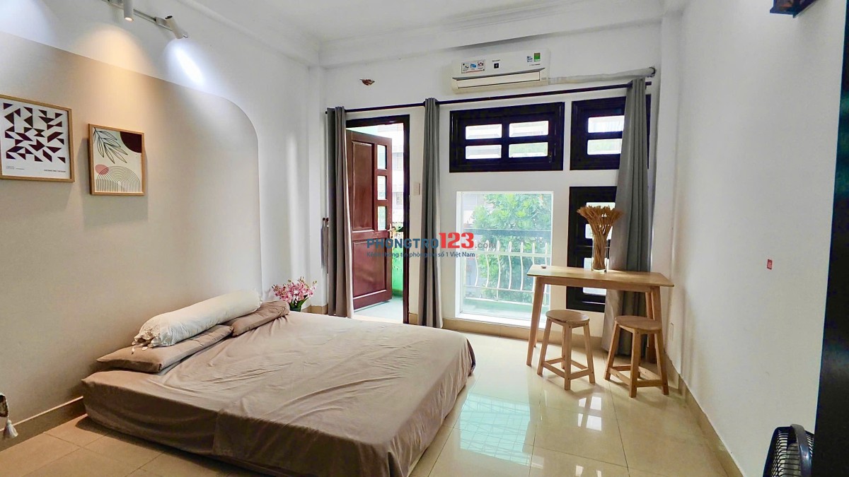 Phòng balcon mặt tiền Huỳnh Khương Ninh Đakao gần Công viên Lê Văn Tám gần Cầu Bông Tân Định Quận 1