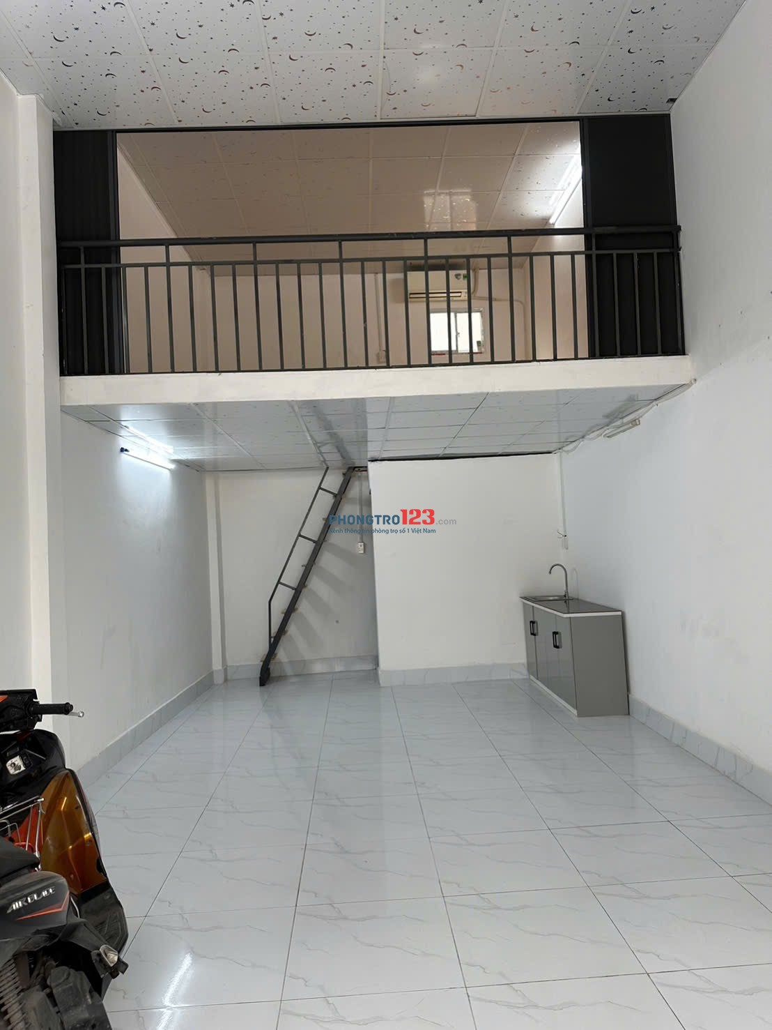 Cho thuê nhà MT 41 Nguyễn Lộ Trạch, gần Aoen Tân Phú 800m.