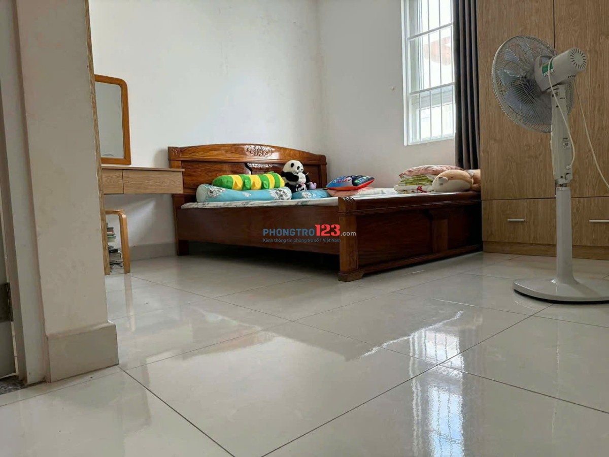 Chung cư Bàu Cát 2, Hồng Lạc, TB: 2p ngủ, 2wc, máy lạnh, 10triệu