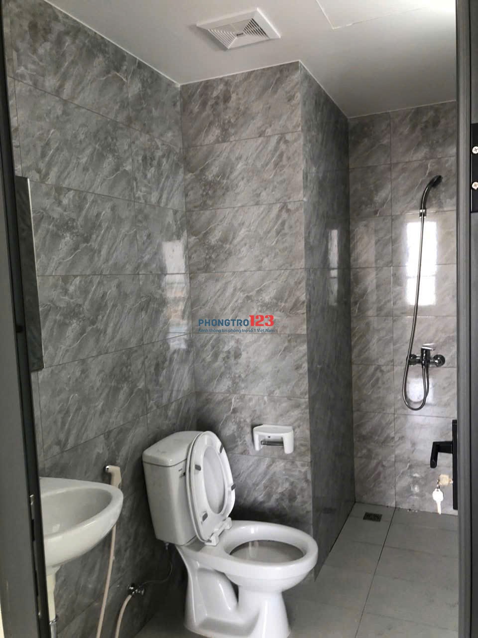 Chung cư Bàu Cát 2, Hồng Lạc, TB: 2p ngủ, 2wc, máy lạnh, 10triệu