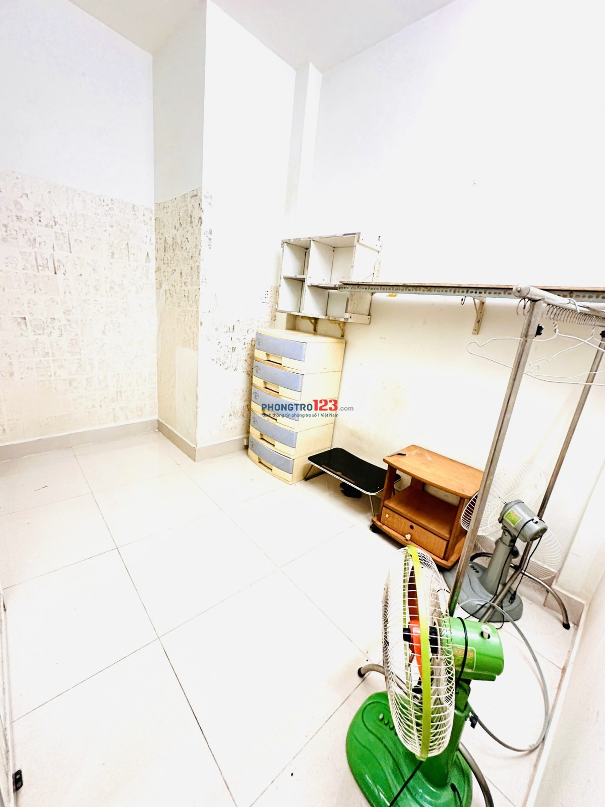 Nhà 3 tầng còn phòng trống lầu 1 cho thuê,