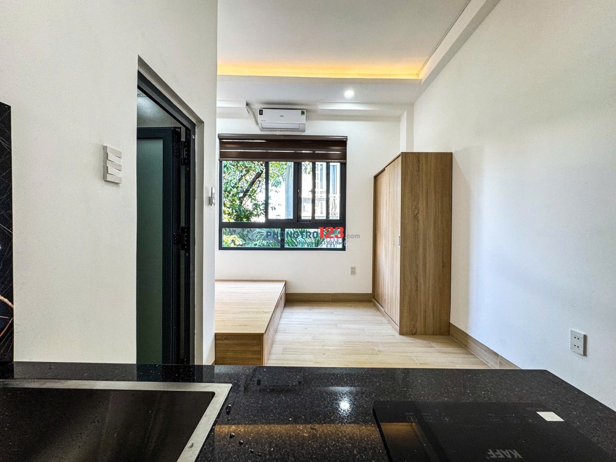 PHÒNG ĐẸP CẠNH CỬA SỔ RỘNG Ở TÂN PHÚ