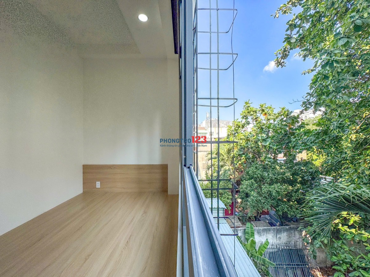 PHÒNG ĐẸP CẠNH CỬA SỔ RỘNG Ở TÂN PHÚ