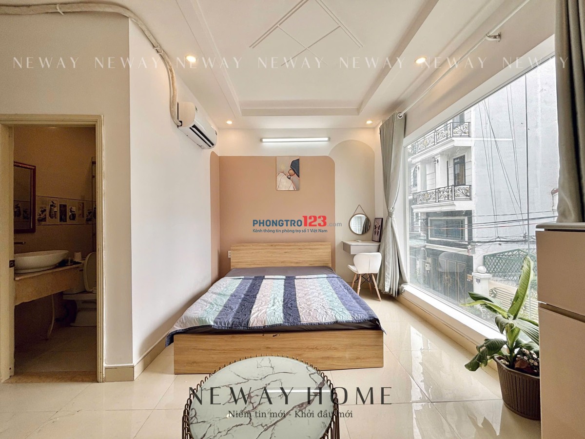 Phòng đẹp view cửa kính sạch sẽ thoáng mát