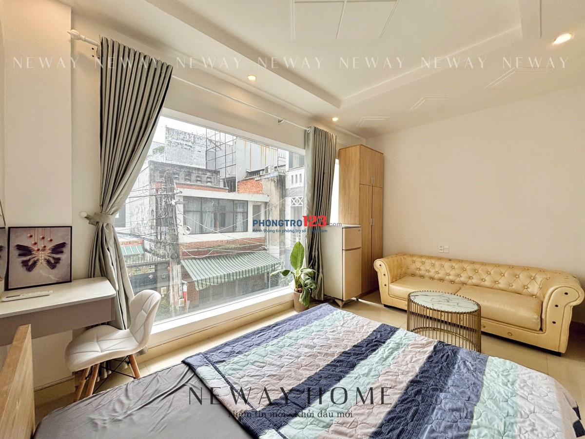 Phòng đẹp view cửa kính sạch sẽ thoáng mát