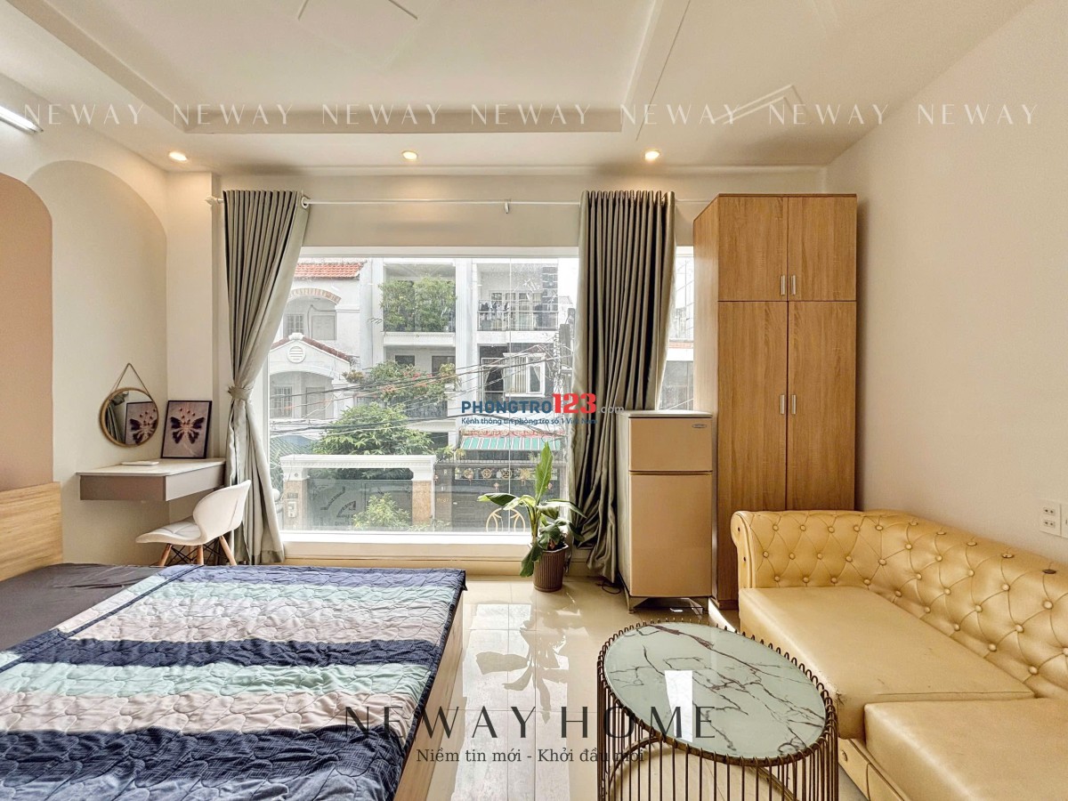 Phòng đẹp view cửa kính sạch sẽ thoáng mát