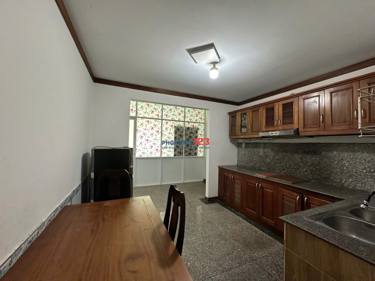 Phòng cao cấp đầy đủ nội thất trong chung cư an ninh 24/24 ở Q7 gần cầu Ánh Sao và hồ Bán Nguyệt