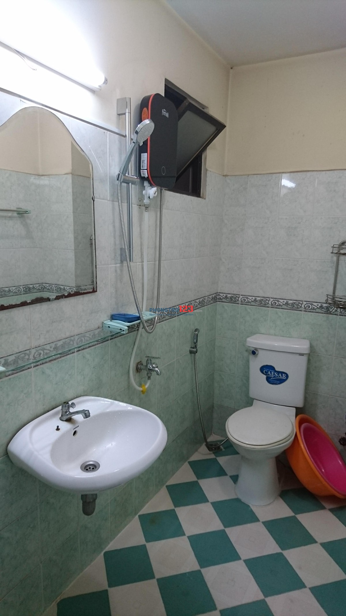 Cho thuê phòng trung tâm Quận 10, đầy đủ tiện nghi , máy lạnh, máy nước nóng :