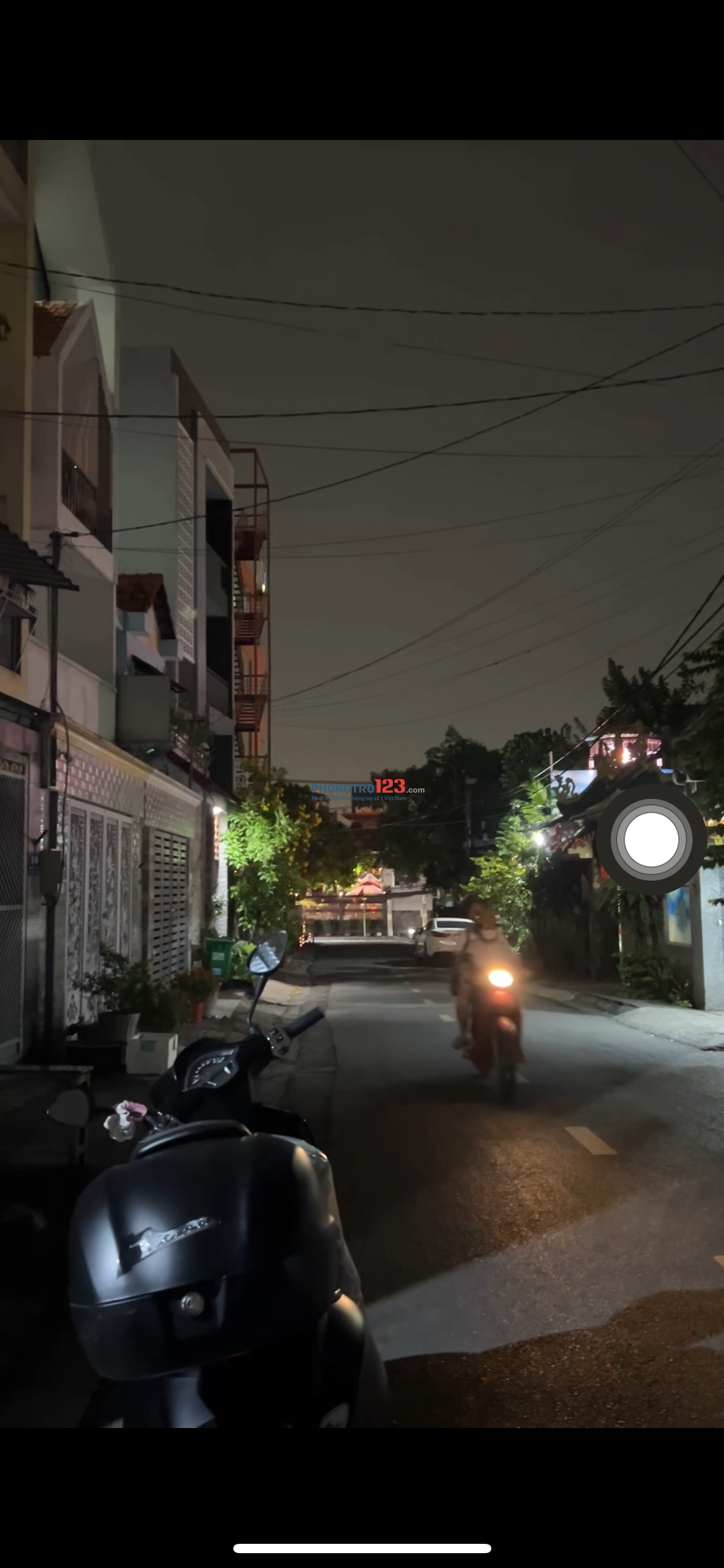 Phòng có gác đầy đủ nội thất (máy lạnh, tủ lạnh, máy giặt, quạt, nệm, bàn ghế,…)