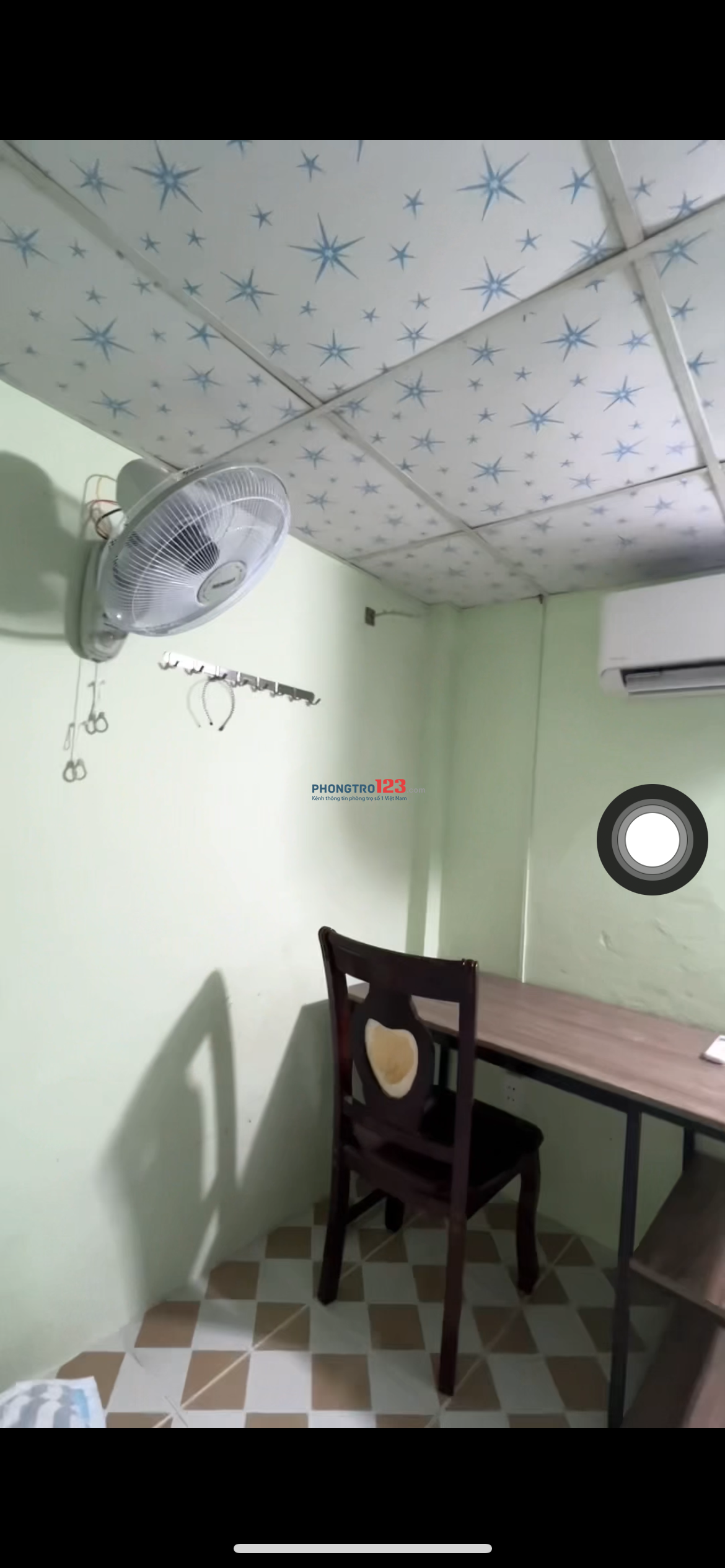 Phòng có gác đầy đủ nội thất (máy lạnh, tủ lạnh, máy giặt, quạt, nệm, bàn ghế,…)