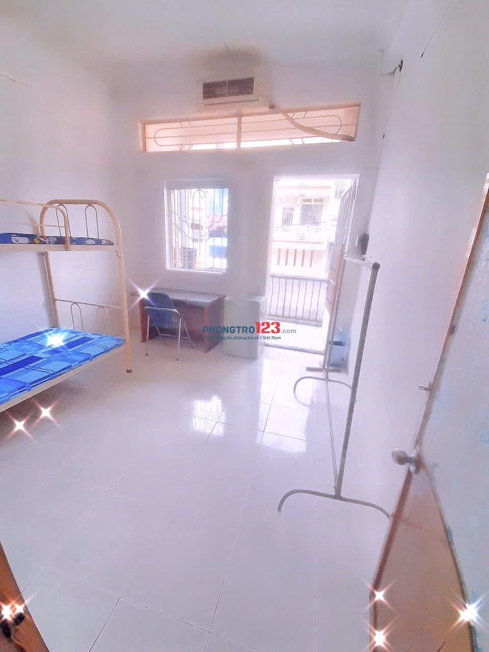 Phòng trọ trung tâm Quận 8, giá rẻ, đầy đủ nội thất, có ban công cửa sổ thoáng mát