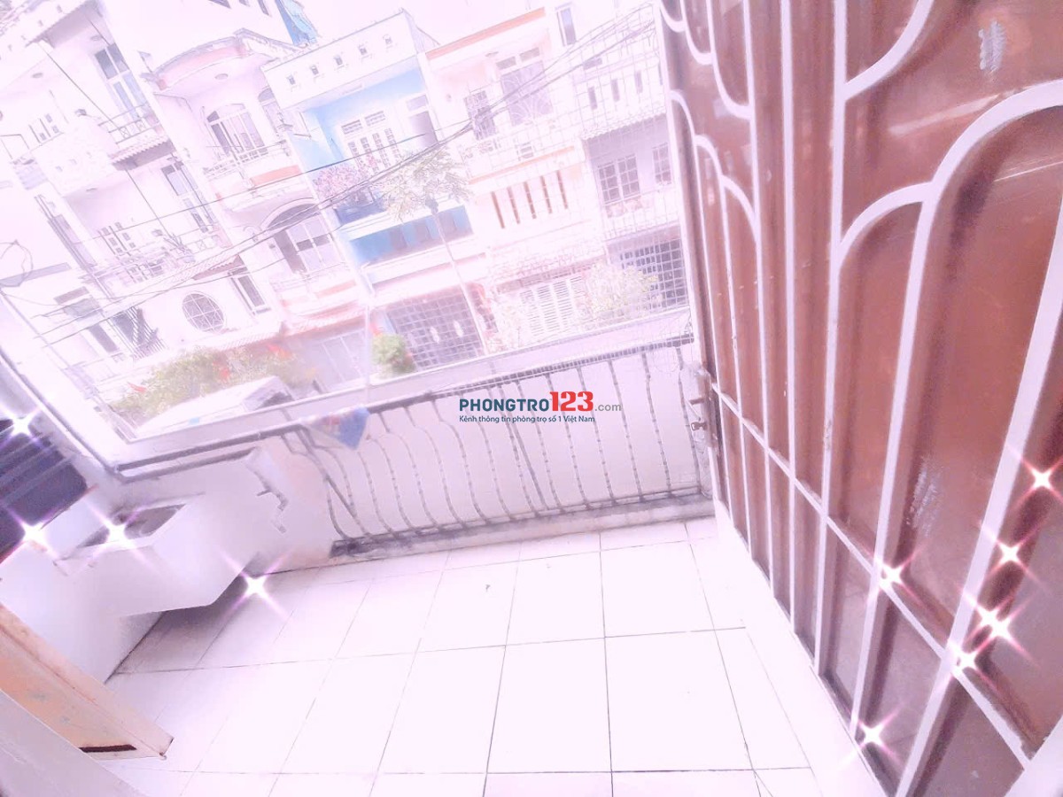 Phòng trọ trung tâm Quận 8, giá rẻ, đầy đủ nội thất, có ban công cửa sổ thoáng mát