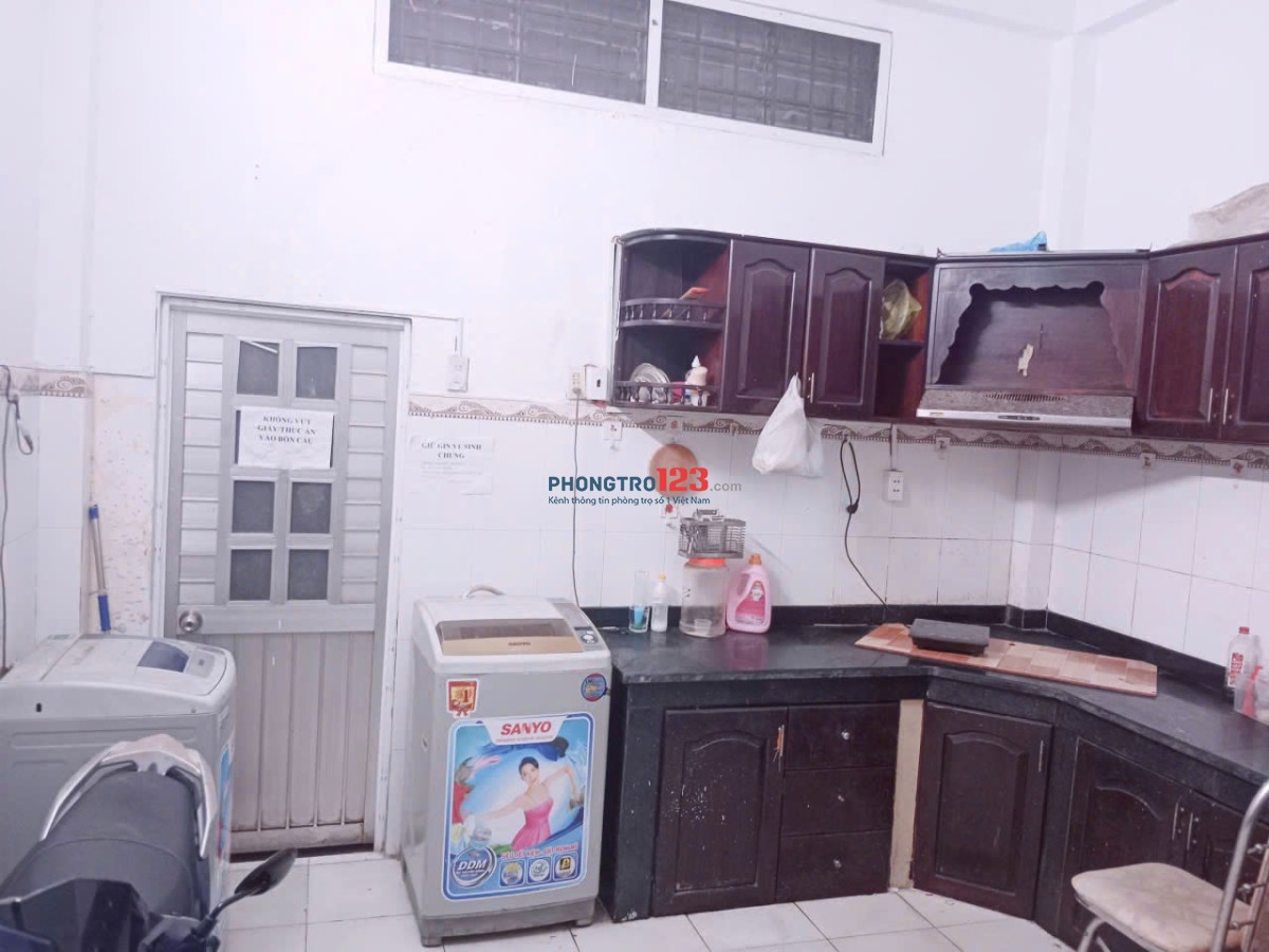 Phòng trọ trung tâm Quận 8, giá rẻ, đầy đủ nội thất, có ban công cửa sổ thoáng mát