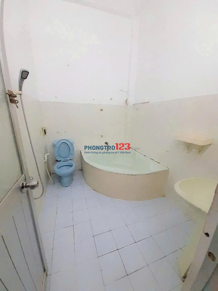Phòng trọ trung tâm Quận 8, giá rẻ, đầy đủ nội thất, có ban công cửa sổ thoáng mát