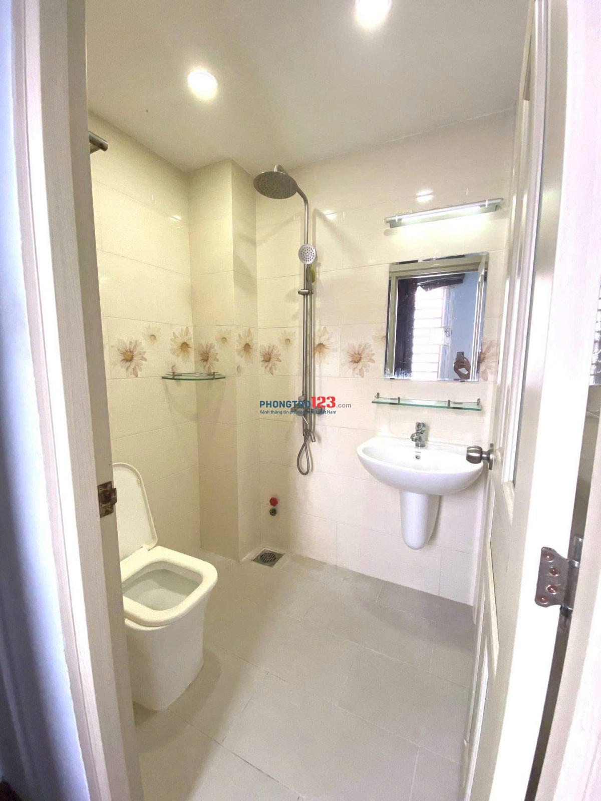 Phòng ban công, full nội thất trung tâm Bình Thạnh