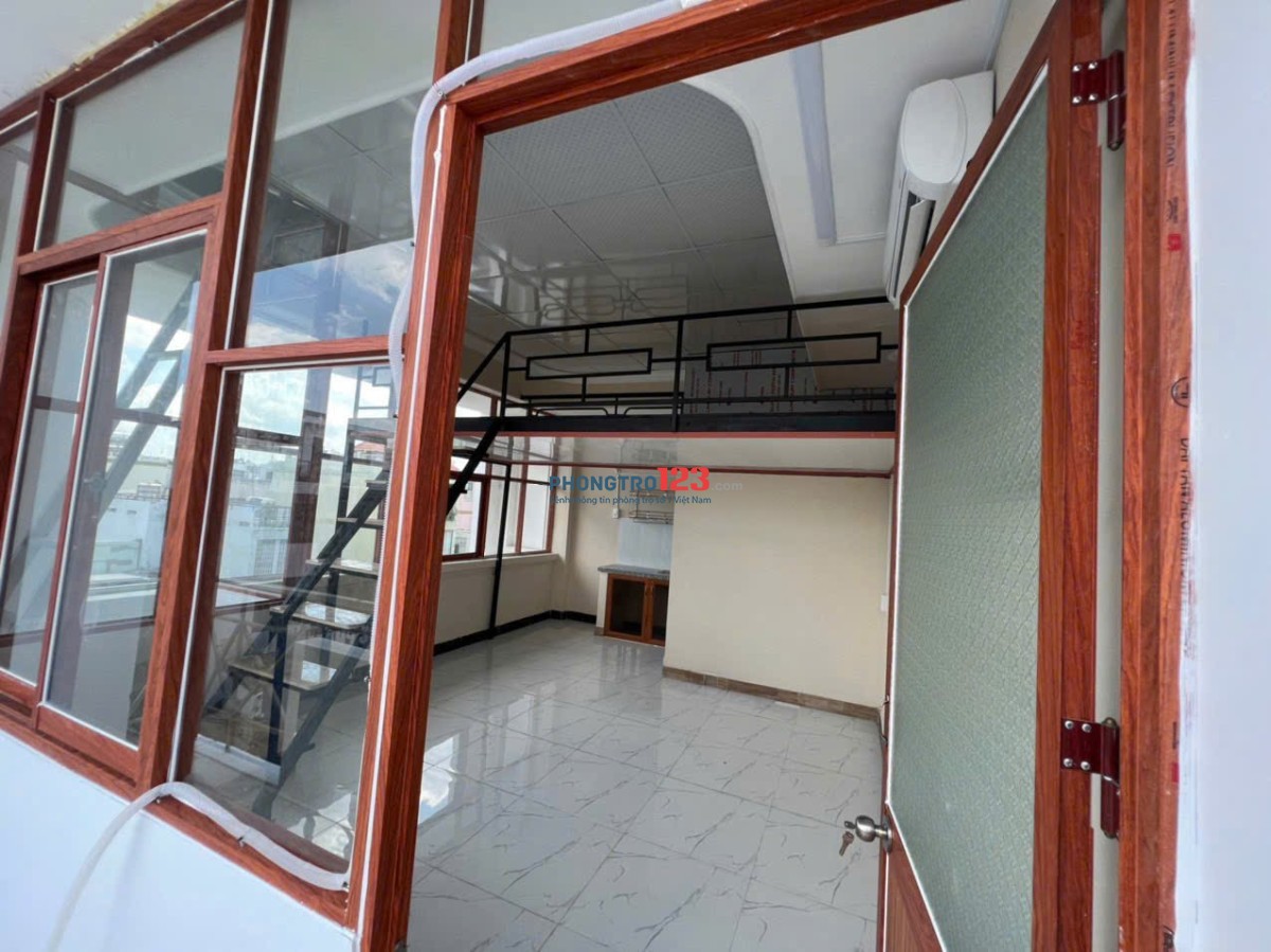 Căn Gác 30m2 Ban Công Rộng - Cửa Sổ Full Rèm Che - Thích Quảng Đức - Gần Phan Xích Long