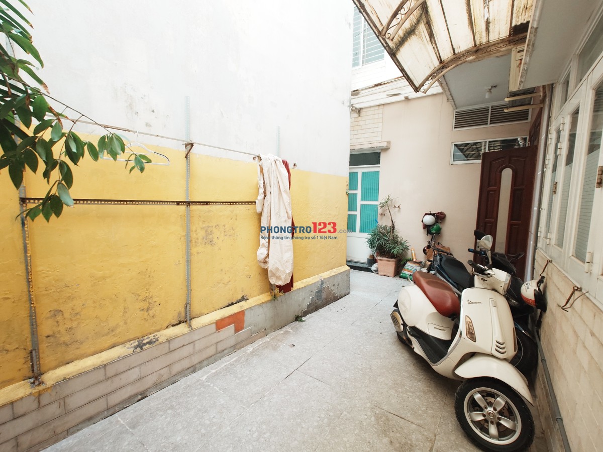 Phòng ban công riêng cửa sổ lớn 28m2 đầy đủ tiện ích; khu vực Trần Não - Lương Định Của.