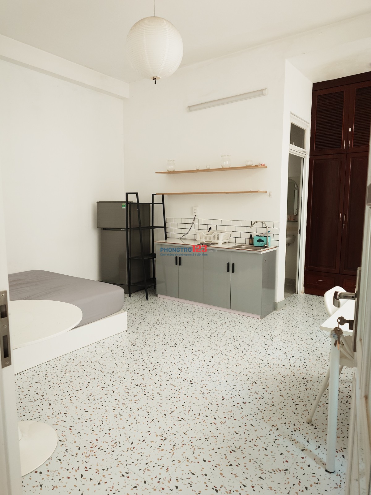 Phòng ban công riêng cửa sổ lớn 28m2 đầy đủ tiện ích; khu vực Trần Não - Lương Định Của.