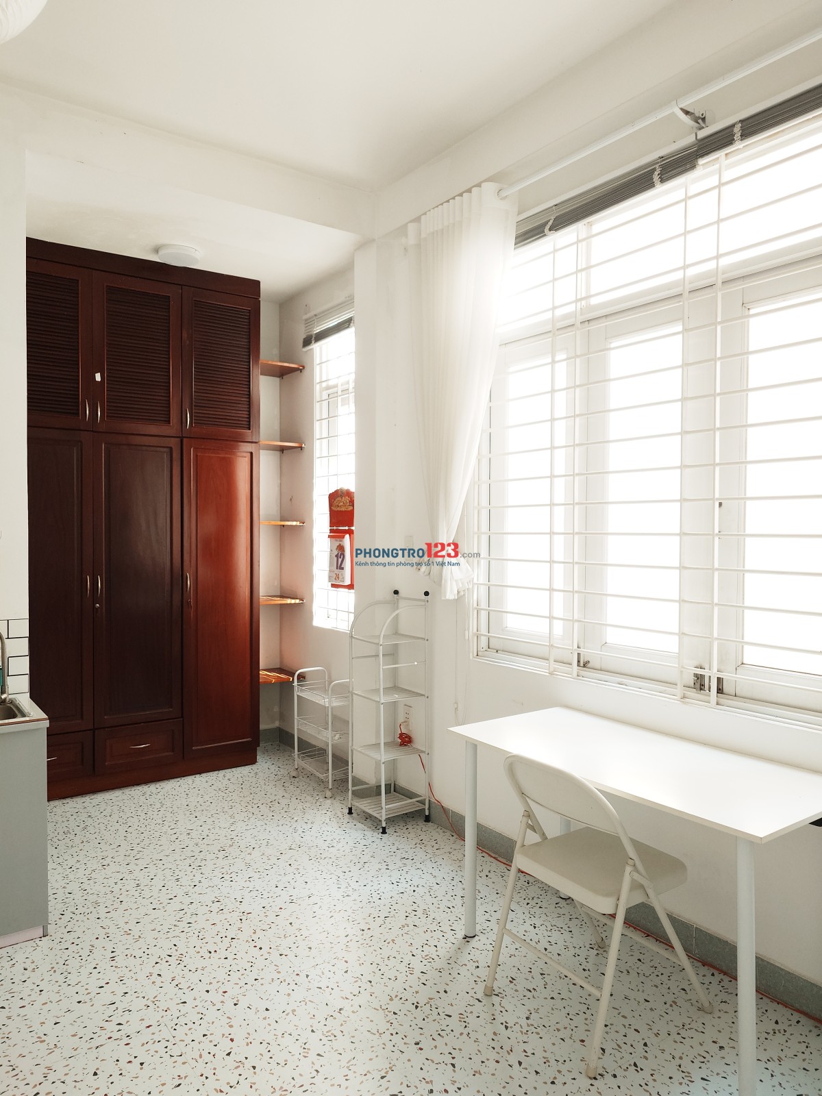 Phòng ban công riêng cửa sổ lớn 28m2 đầy đủ tiện ích; khu vực Trần Não - Lương Định Của.