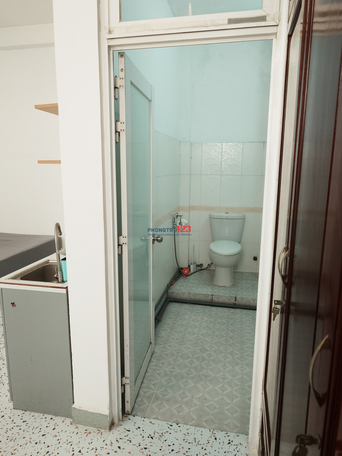 Phòng ban công riêng cửa sổ lớn 28m2 đầy đủ tiện ích; khu vực Trần Não - Lương Định Của.