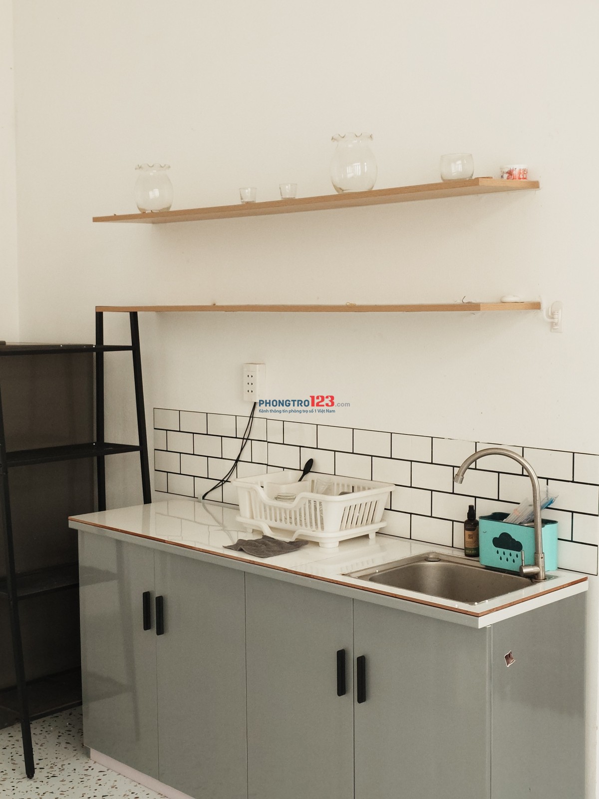 Phòng ban công riêng cửa sổ lớn 28m2 đầy đủ tiện ích; khu vực Trần Não - Lương Định Của.