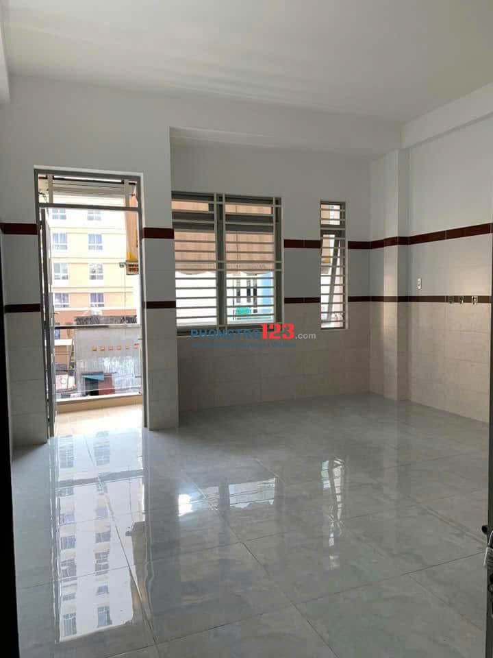 Pass phòng trọ Bancol ngay chung cư Khuông Việt, view chill buổi tối, thoáng mát, gần khu ăn uống.