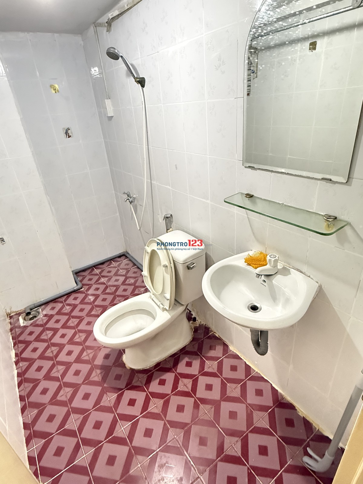 Phòng máy lạnh trống sẵn đường Tạ Quang Bửu. Phường 4. Q8