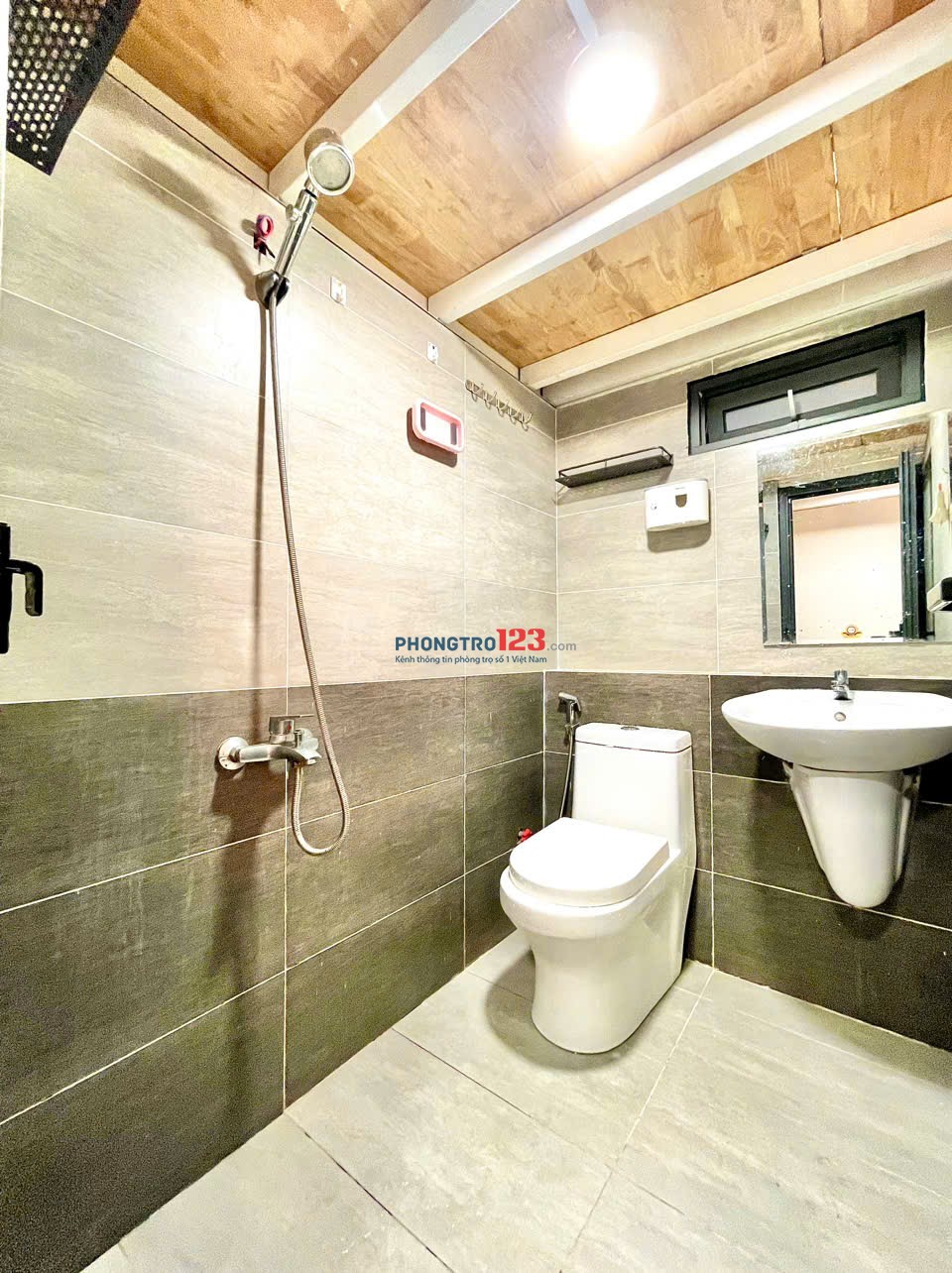 CH GÁC LỬNG 30m2 FULL TIỆN NGHI BÙI ĐÌNH TÚY NGAY NGÃ TƯ HÀNG XANH GẦN ĐH GTVT, HUTECH