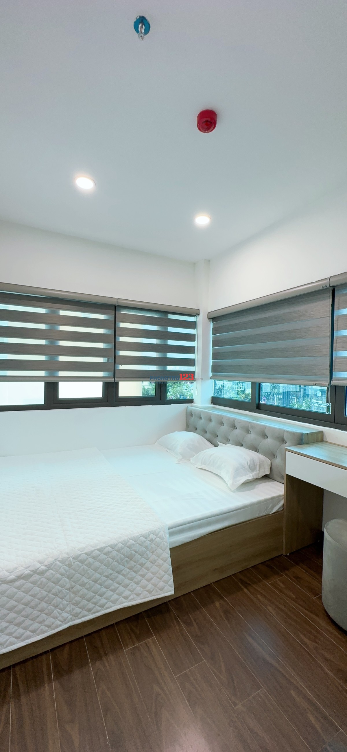 Cho thuê căn hộ xây mới tinh 2N1K 2WC full đồ tại LẠC LONG QUÂN - DT 70m - Ở luôn - Ô tô đỗ free