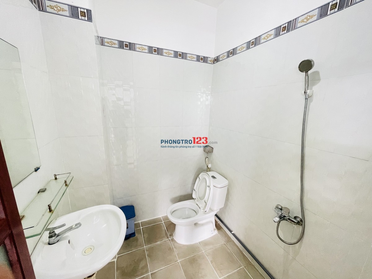 CHO THUÊ PHÒNG CÓ BAN CÔNG, ĐẦY ĐỦ NỘI THẤT Ở LÊ VĂN VIỆT.