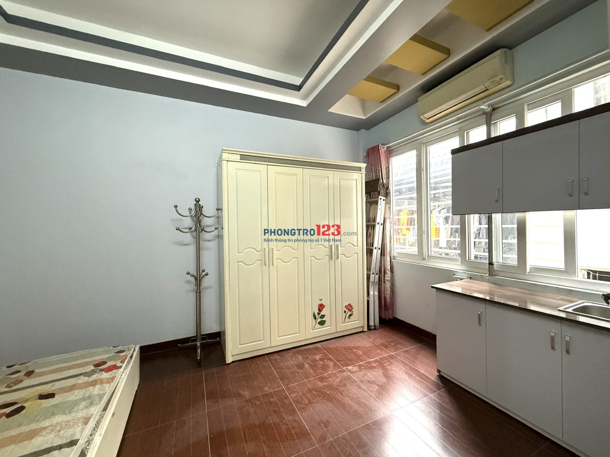 Cho thuê Studio Hoàng Ngân gần Láng Hạ full nội thất, có ban công