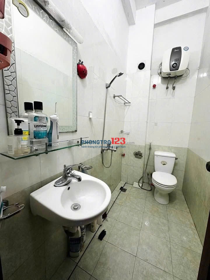 Phòng 2tr7 có ban công – gần Nguyễn Xiển – ở luôn