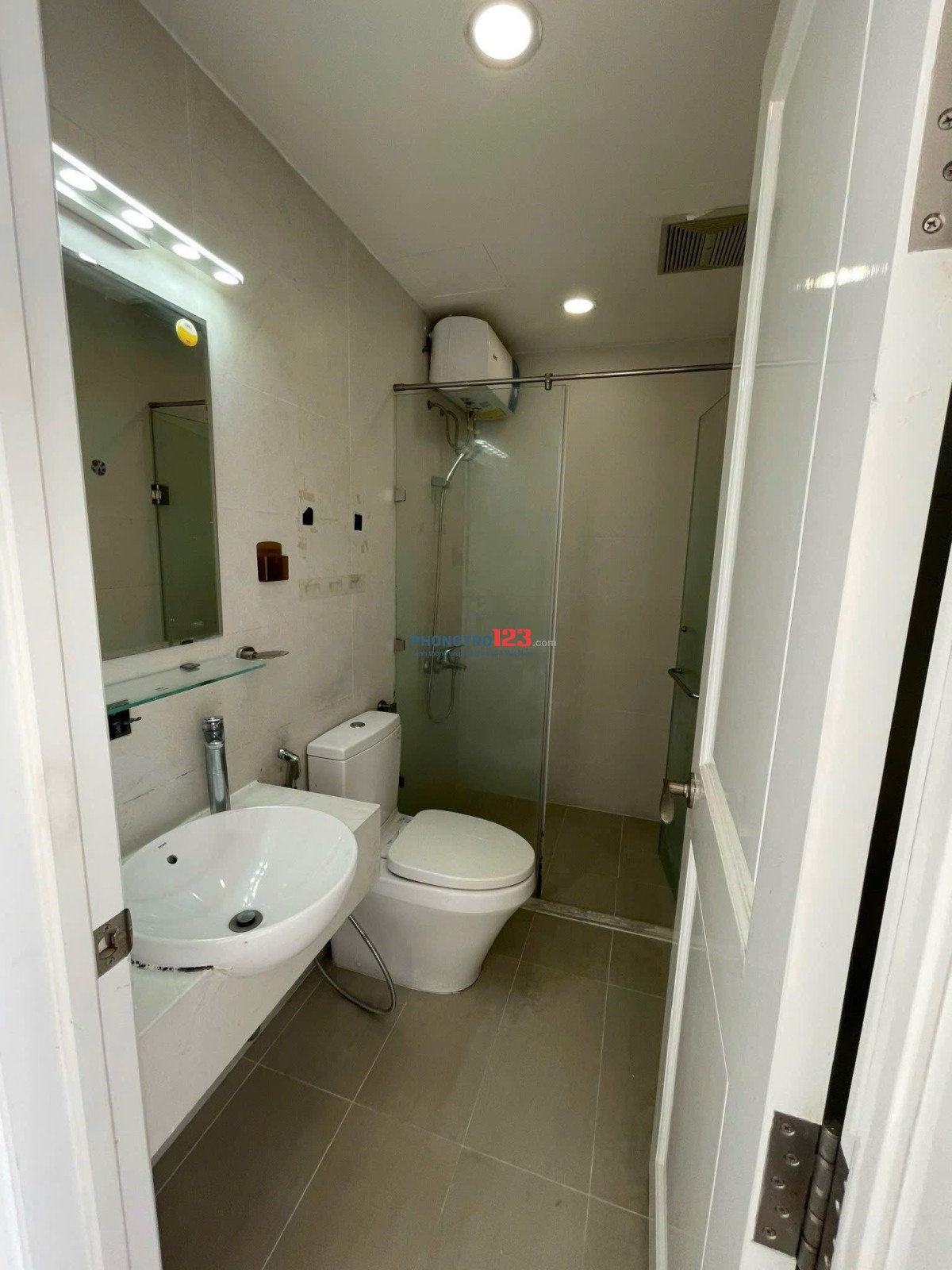 Căn 2p ngủ, 2wc có NTCB - 80m2 Chung cư Âu cơ, chỉ 11tr/th
