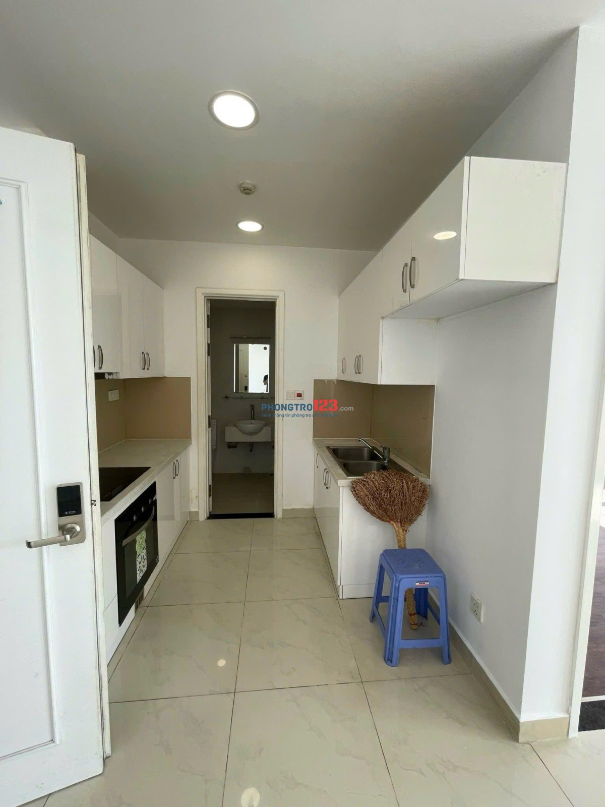 Căn 2p ngủ, 2wc có NTCB - 80m2 Chung cư Âu cơ, chỉ 11tr/th