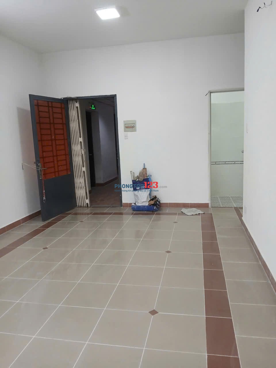 Căn 3p ngủ, Screc tower - Trường Sa giá 15,5tr/tháng