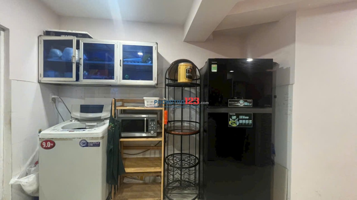 Căn 2p ngủ rộng 65m2 có nội thất - C/c Miếu nổi giá 10tr/th