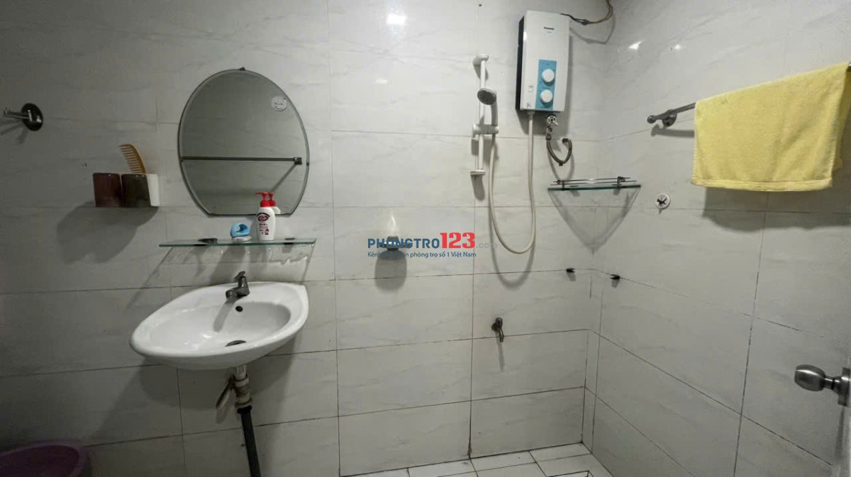 Căn 2p ngủ rộng 65m2 có nội thất - C/c Miếu nổi giá 10tr/th