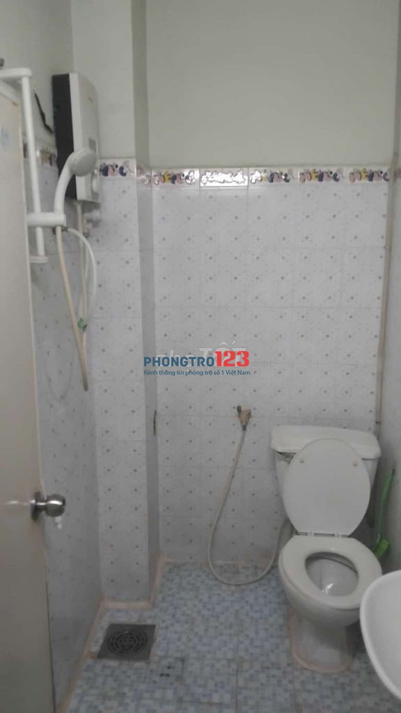 Phòng trống ở tầng 2, chỉ cho 1 nữ thuê