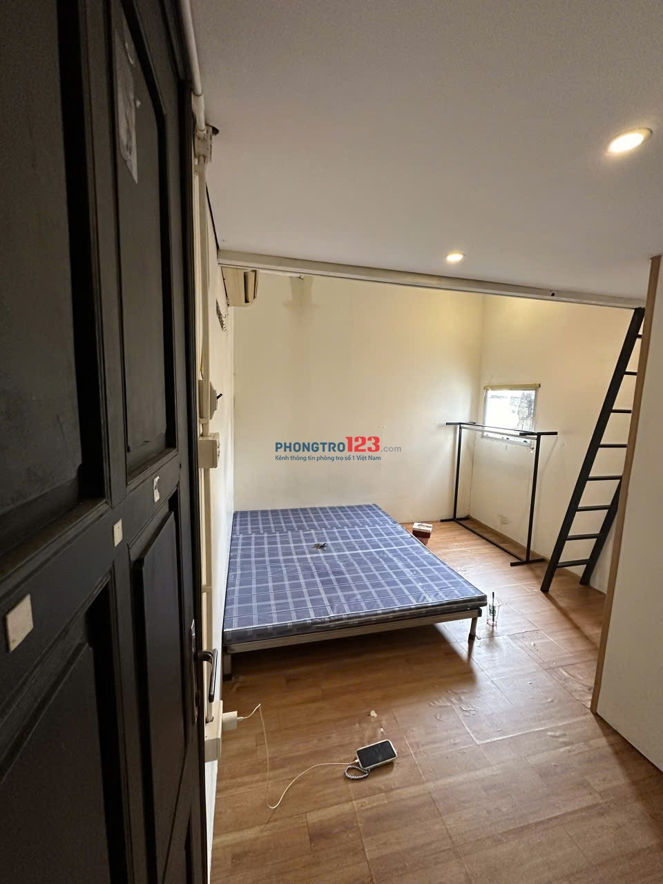 Cho thuê studio 30m2 VSKK 127 Hào Nam