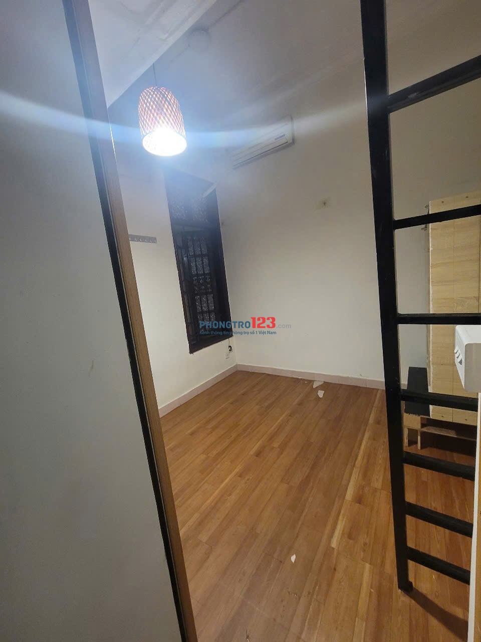 Cho thuê studio 30m2 VSKK 127 Hào Nam