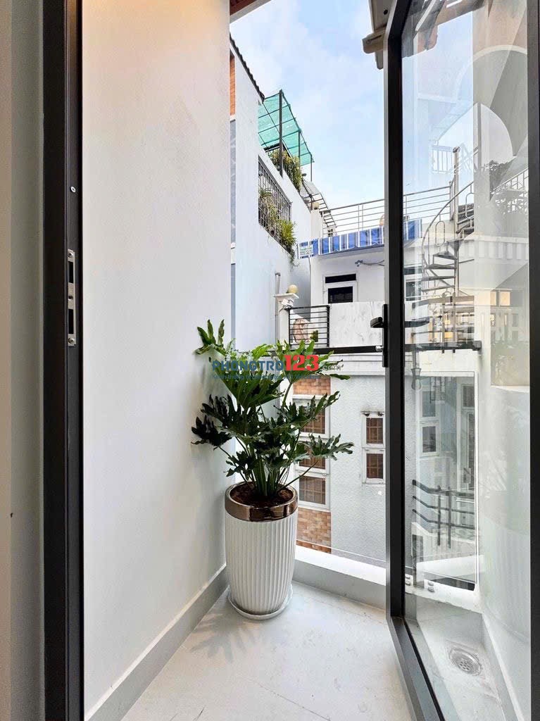 Khai Trương Căn Hộ Ban công - Cửa sổ Full nội thất Mới 100% Thích Quảng Đức Phú Nhuận