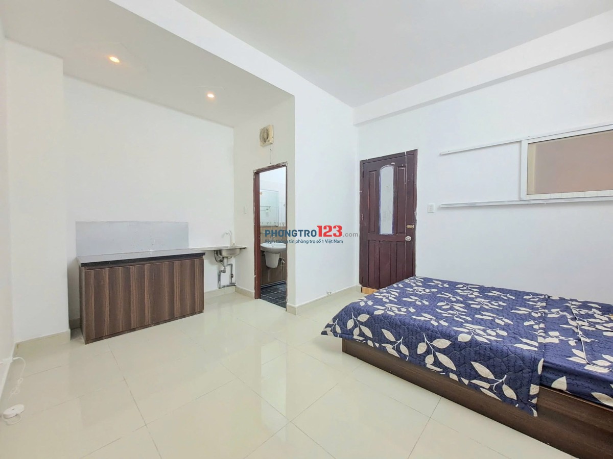 MẶT TIỀN ĐƯỜNG TRỐNG SẴN STUDIO NGAY CÔNG VIÊN LÀNG HOA CÓ NỘI THẤT CHỈ KÉO VALI ĐẾN Ở