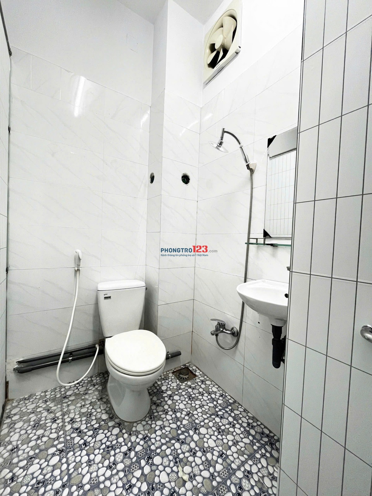 CHÍNH CHỦ CHO THUÊ CHDV FULL NỘI THẤT - BAN CÔNG LỚN, ÁNH SÁNG ĐẦY PHÒNG-MÁY GIẶT RIÊNG - FREE 