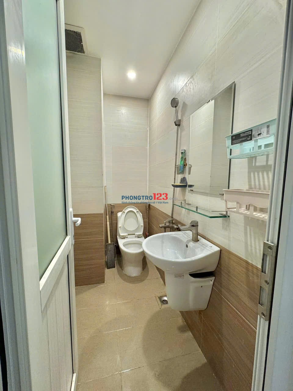 Chung cư Screc, Trường Sa, Q3: 105m2, 3p ngủ, máy lạnh, 15triệu