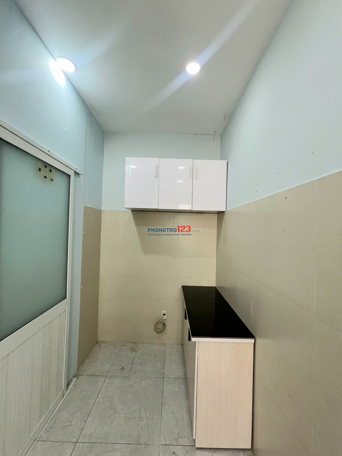 Căn Hộ 2PN 50m2 Có Ban Công - Máy Giặt Riêng - Khu Vực Trung Tâm - Ngay Phan Xích Long