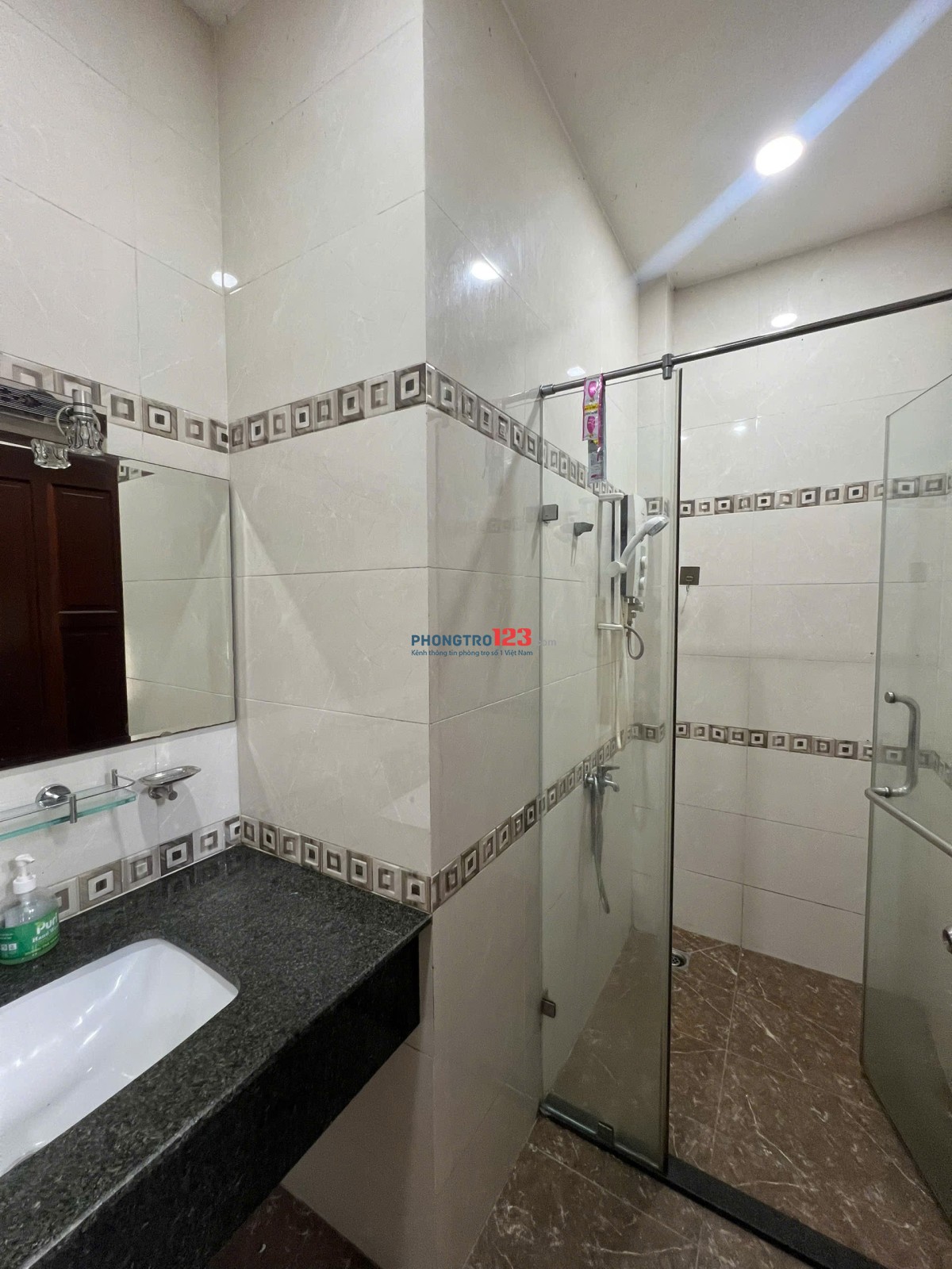 Căn Hộ 2PN 50m2 Có Ban Công - Máy Giặt Riêng - Khu Vực Trung Tâm - Ngay Phan Xích Long