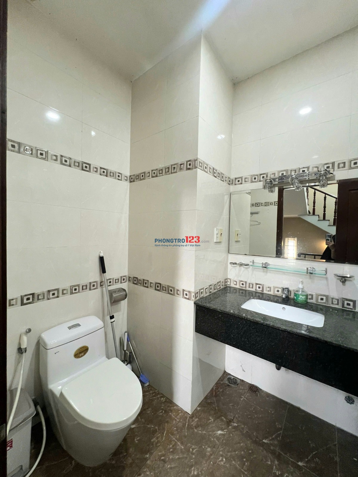 Căn Hộ 2PN 50m2 Có Ban Công - Máy Giặt Riêng - Khu Vực Trung Tâm - Ngay Phan Xích Long